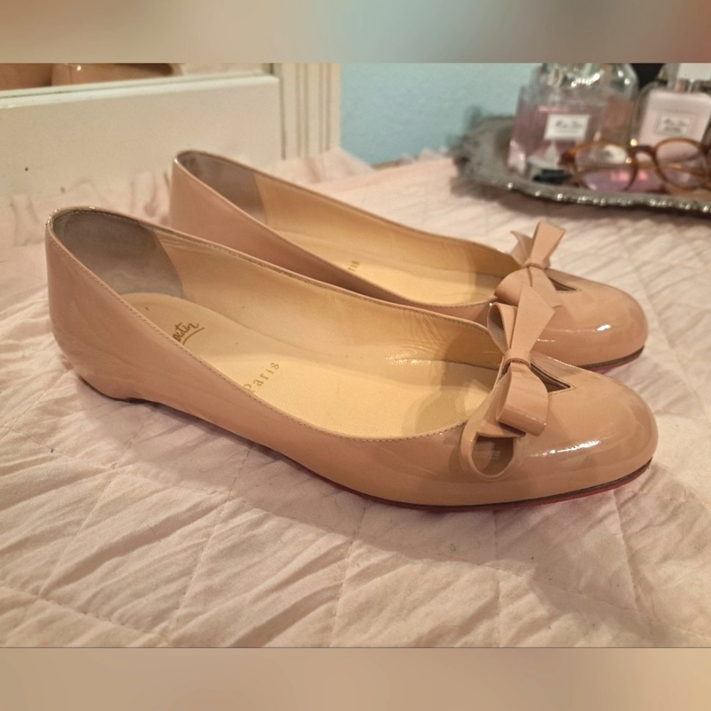 Louboutin Vinodo Nude Patent Flats Bow Accent